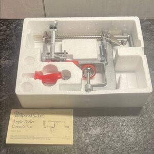 Pampered Chef Apple Peeler Corer/Slicer. New in box